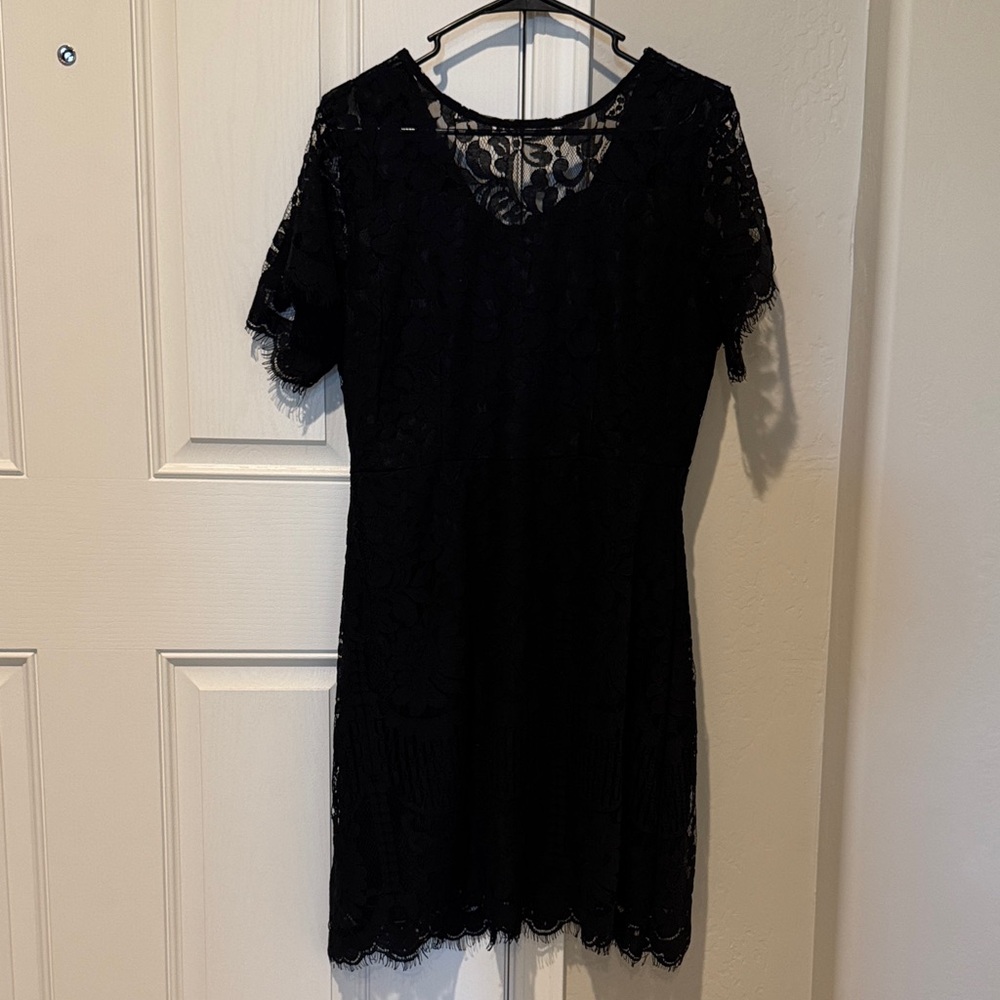 Chic Black Lace Midi dress